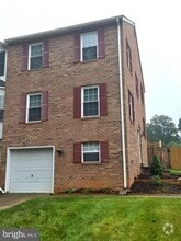 Building Photo - 400 Cabin Ct