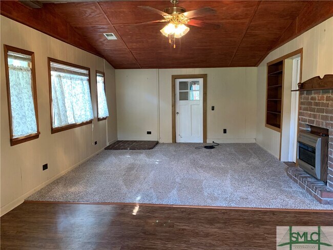 Building Photo - 8512 Whitefield Ave