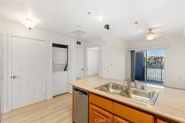 Foto del edificio - 17888 Alburtis Ave