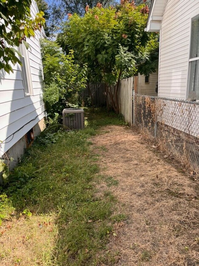 Foto del edificio - 841 Birch Ave