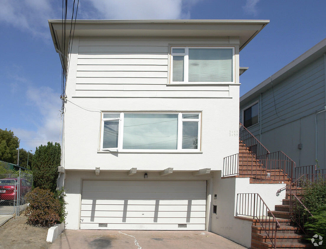 Primary Photo - 3453-3455 Morrison Ave