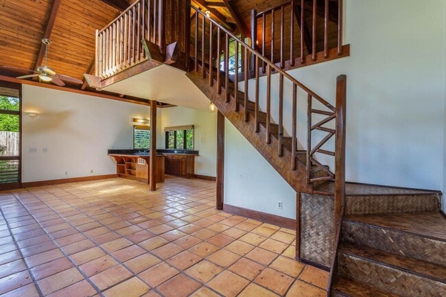 Building Photo - Tucked away private studio with loft and outdoor shower