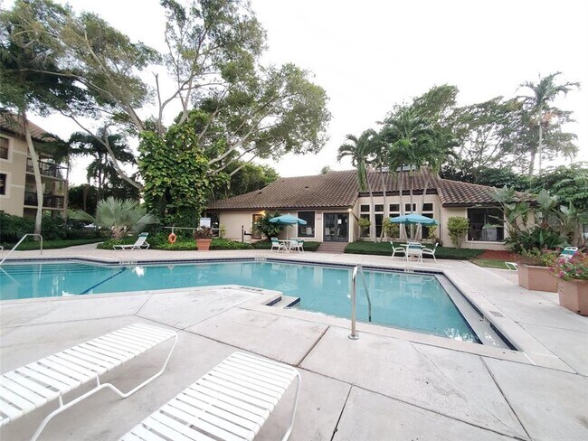 Foto del edificio - 4581 W McNab Rd