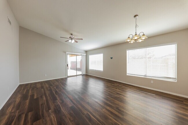 Foto del edificio - 13401 N 127th Dr