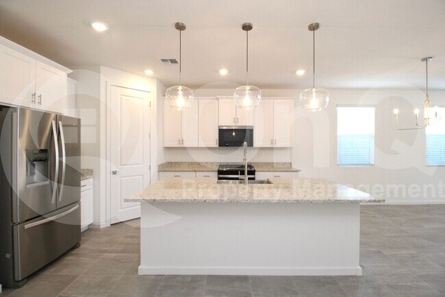 Building Photo - 39 S 176th Dr