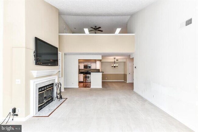 Building Photo - Expansive Loft-Style Living in a Resort-Like Community