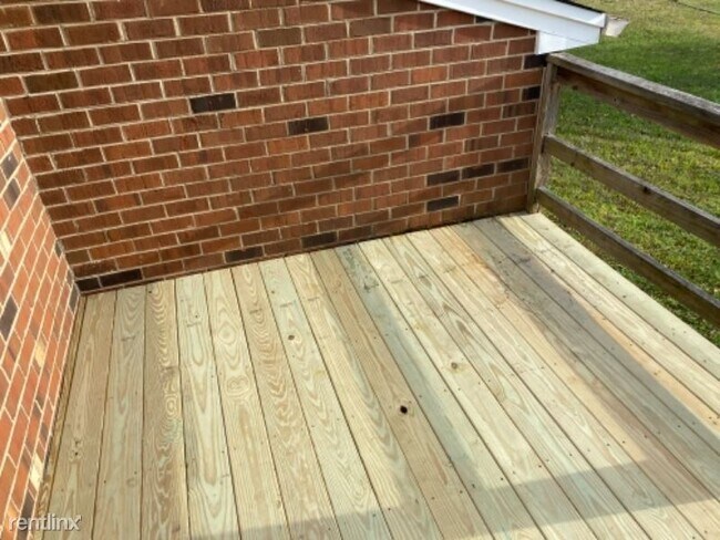 Foto del edificio - 2 br, 1 bath House - 323 Branders Bridge Rd