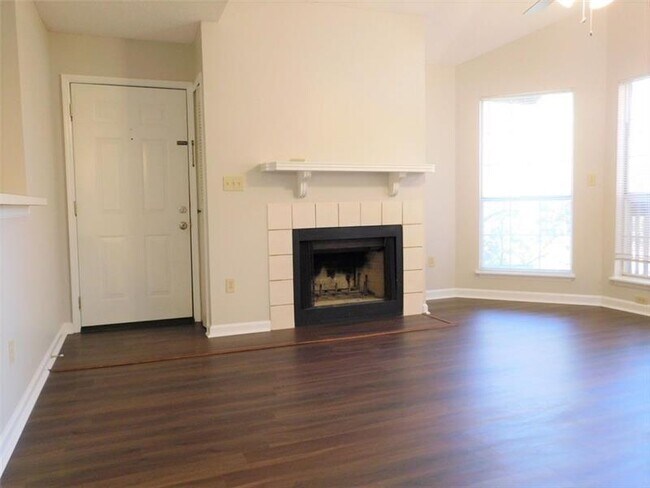 Foto del edificio - 615 Cypress Pointe St