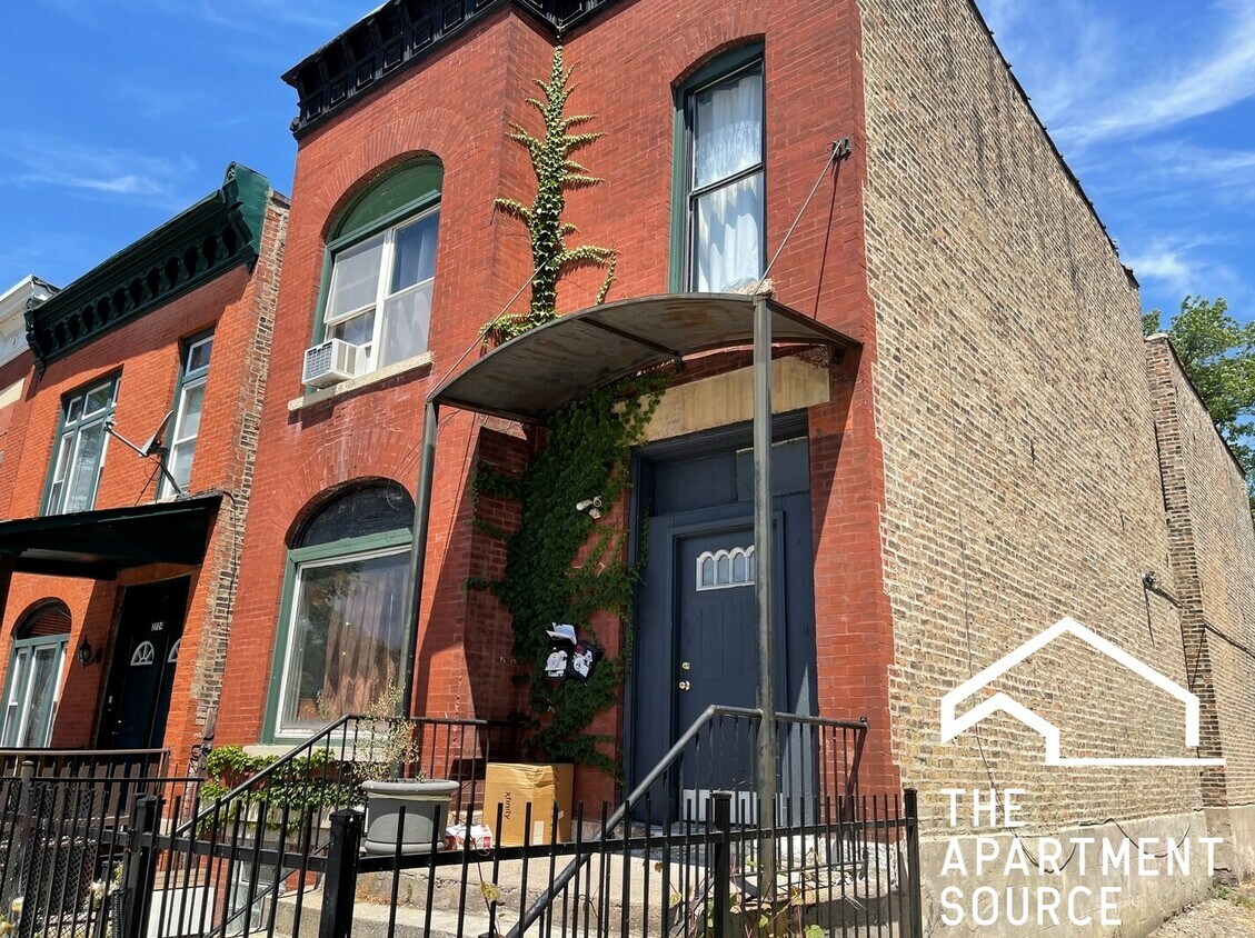 Huge 3 Bed in Tri-Taylor! - 2722 W Jackson Blvd