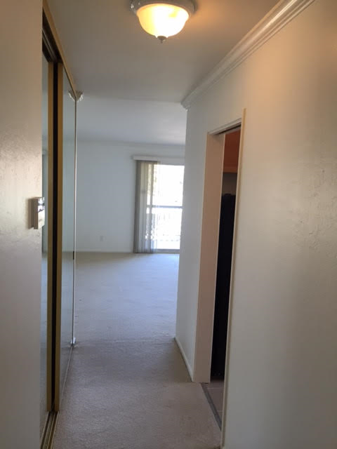 Building Photo - 321 Warwick Ave #203