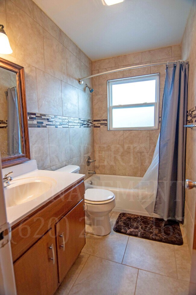 Building Photo - 2 Bedroom 1 Bath - all bills paid