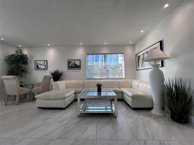 Foto del edificio - 601 SE 5th Ct