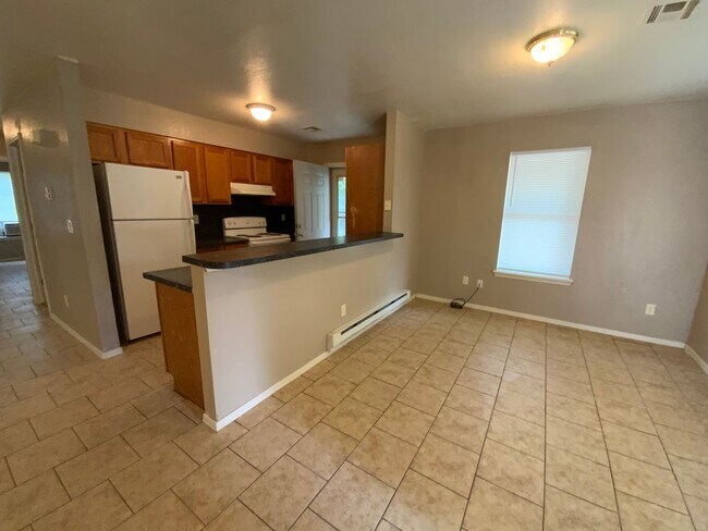 Building Photo - 2 bedroom 1 bath