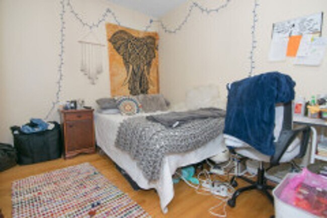 Foto del edificio - AMAZING 4 BED 2 BATH IN ALLSTON AVAILABLE JAN 1st!!!