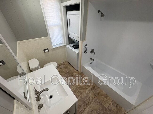 Building Photo - 306 3rd St