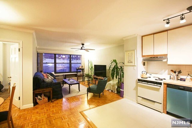 Foto del edificio - 2348 Linwood Ave