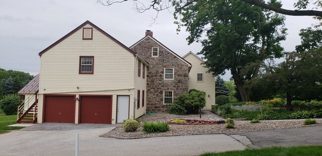 Building Photo - 2945 Stillmeadow Ln