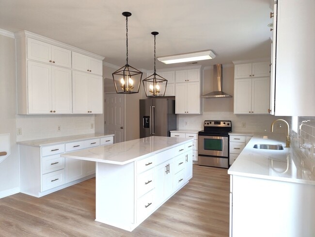 Building Photo - Stunning 2 Story, 4 Bedroom, 4.5 Bath Home Located in the Bridgemill Community in SC!