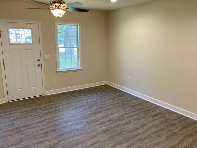 Building Photo - 351 Rolando Dr