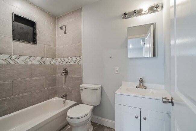 Building Photo - 406 N 52nd St
