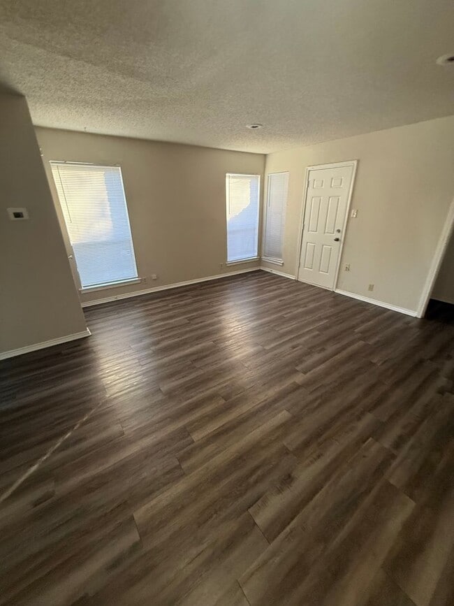 Building Photo - GLENBROOK6728-30