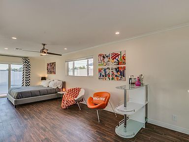 Photo - 1125 E Marigold Ln House