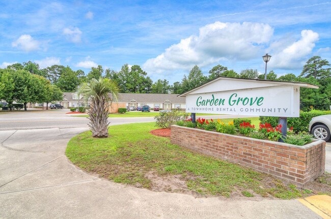 Building Photo - Garden Grove Townhomes