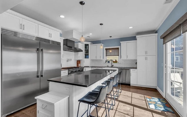 Building Photo - 16 E Church St