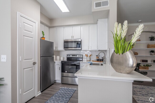 Foto del edificio - One Month Free on Two Bedrooms!