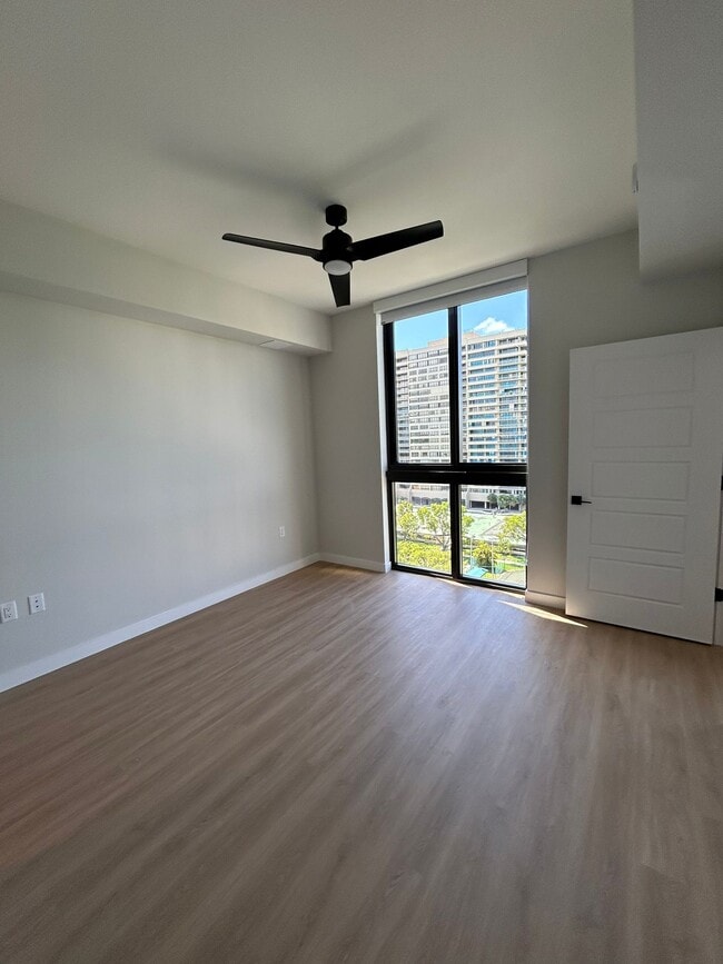 Building Photo - 668 NE 88th St