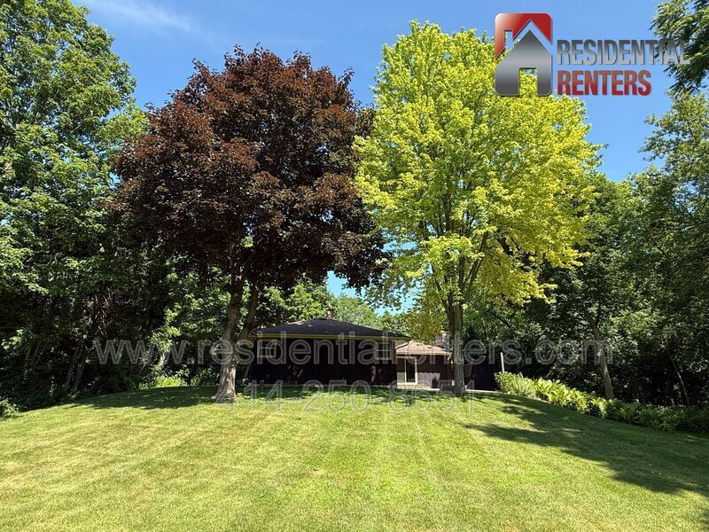 Building Photo - 11539 N Parkview Dr