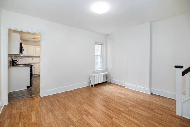 Middle room between the front room and kitchen - 724 Woodlawn Ave