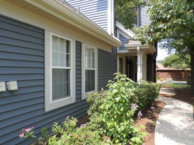 Building Photo - 1045 Talbots Ln