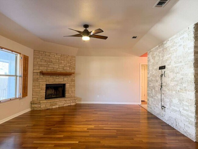 Foto del edificio - Beautiful single-story home on a corner lot in New Braunfels!