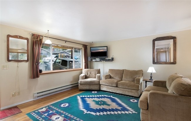 Living room and dining room: 400 sq.ft. - 18401 73rd Ave W