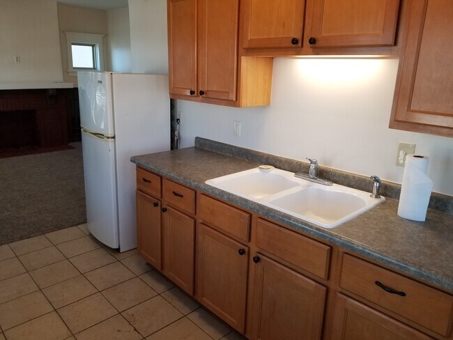 Kitchen - 5121 W North Ave