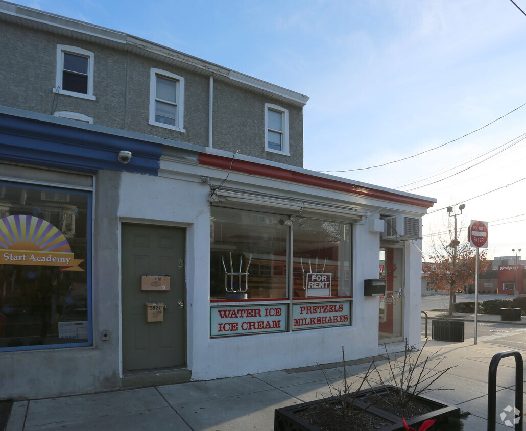 Foto principal - 5925 - 5927 Ridge Ave