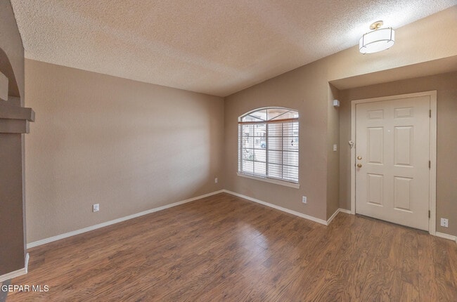 Building Photo - 449 Valle Calido Dr