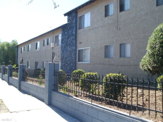 Building Photo - 650 Glenoaks Blvd