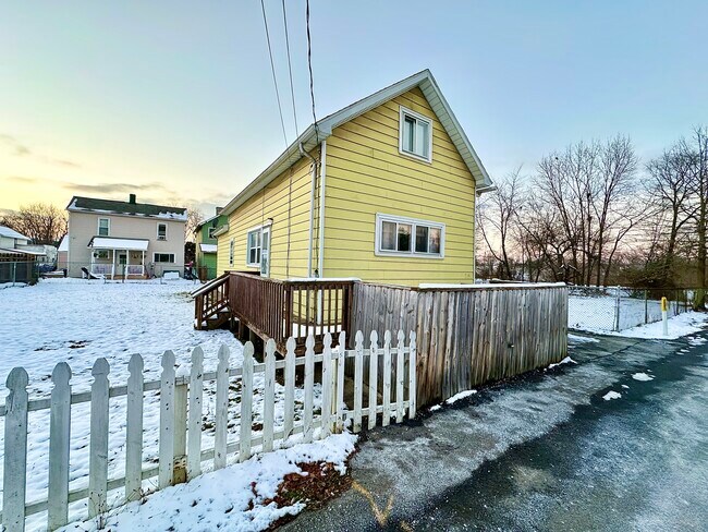 Foto del edificio - 715 Rear Mabel St