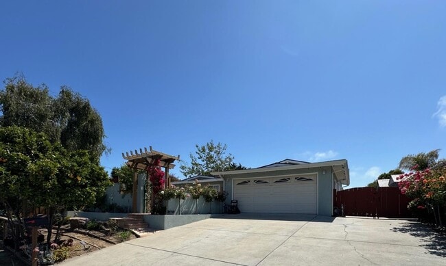 Building Photo - 2114 Derby Ave