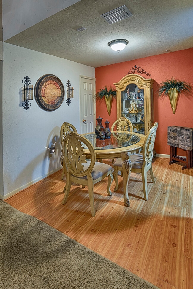 Building Photo - Woodcreek Village Apartments
