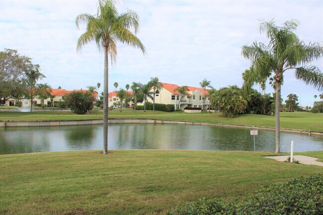 Building Photo - Unfurnished Annual Updated Ground Level 2/2 split plan Condo-Vista Verde East (Isla Del Sol)