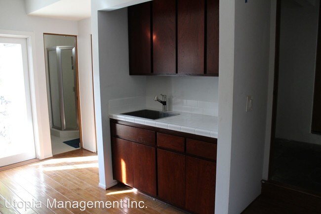 Building Photo - 3 br, 2.5 bath House - 376 Myrtle Street