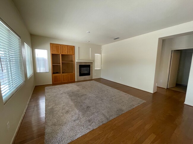 Foto del edificio - Large Two Story Home with Bonus Room, Cove...