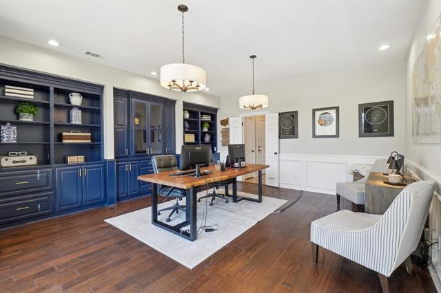 Foto del edificio - 208 Wellington Oaks Pl