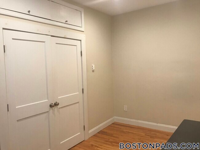 Foto del edificio - 57 Westland Ave