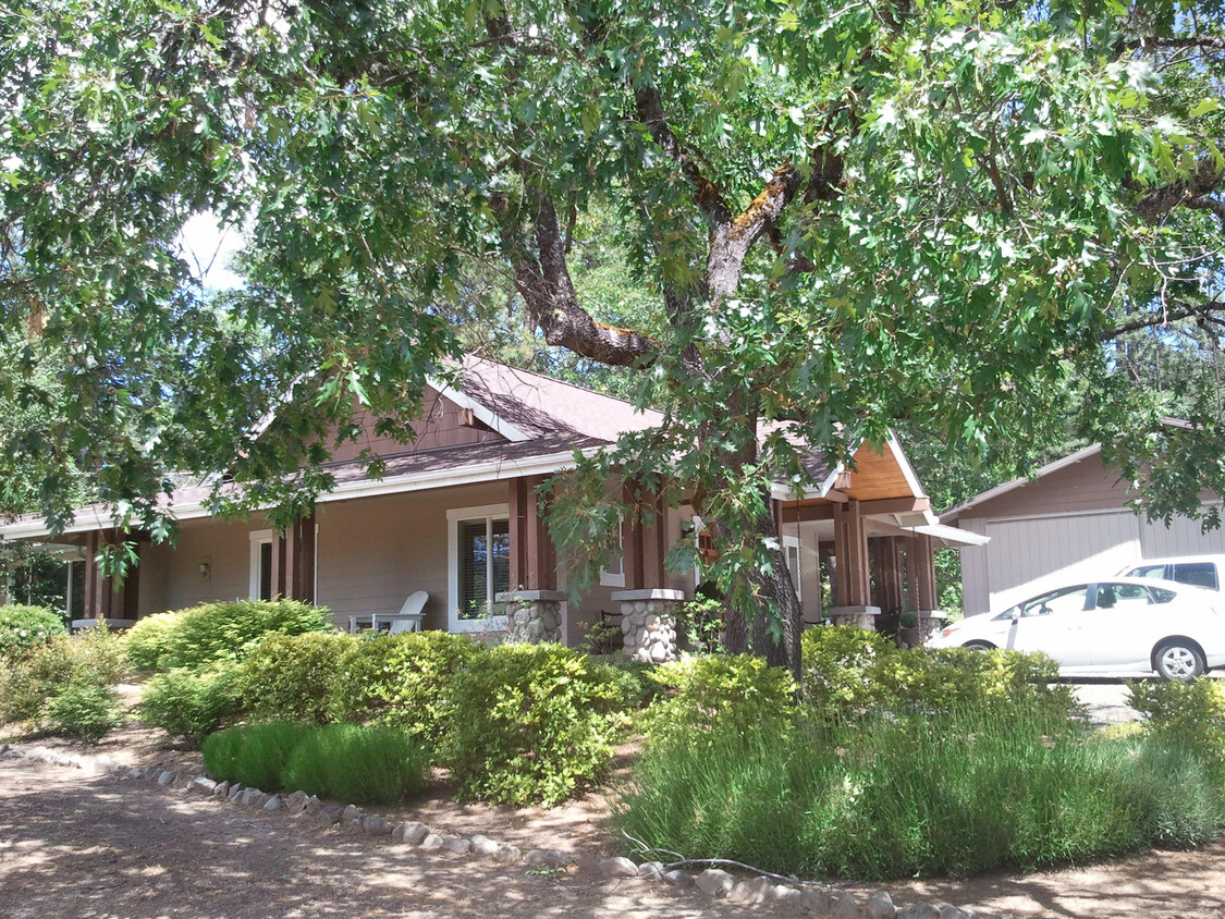 Foto principal - 525 Bigham Knoll