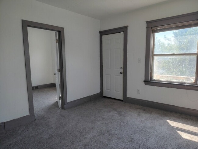 Building Photo - 13509 Svec Ave