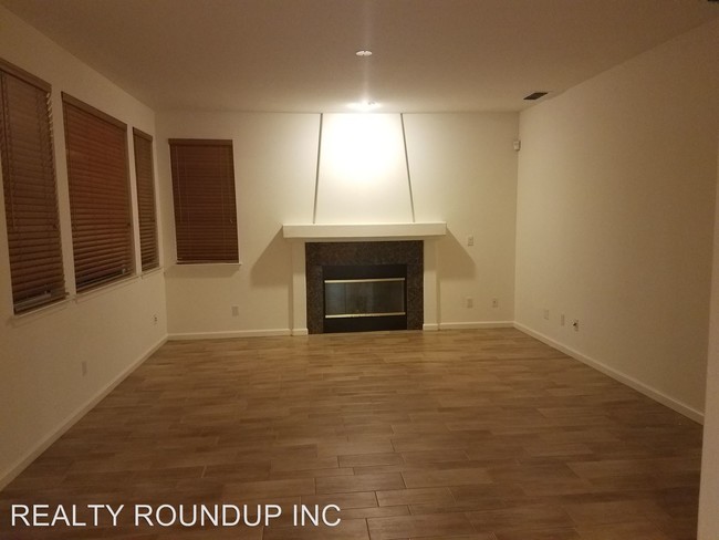 Building Photo - 9749 Summer Glen Way